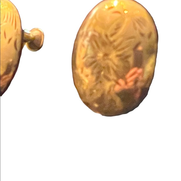 Vintage 12k Gold filled etched Forstner oval screw back earrings - Picture 3 of 6